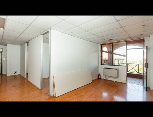213M² OFFICE TO LET IN LYME PARK